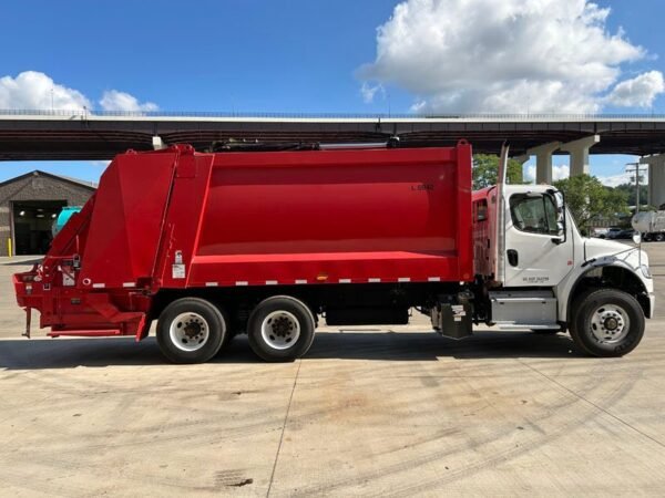 L5942 - 2023 FREIGHTLINER M2 106 REAR LOADER - Image 9