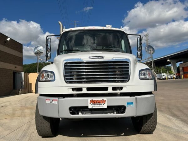 L5946 - 2023 FREIGHTLINER M2 106 REAR LOADER - Image 3