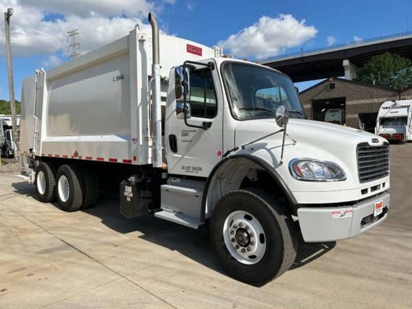 L5946 - 2023 FREIGHTLINER M2 106 REAR LOADER - Image 4
