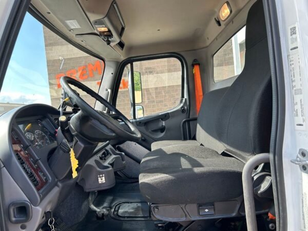 L5946 - 2023 FREIGHTLINER M2 106 REAR LOADER - Image 7