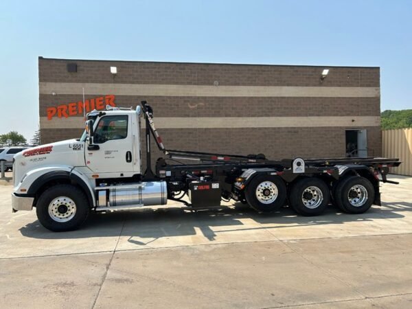 L6551 - 2024 INTERNATIONAL HX620 ROLL OFF TRUCK - Image 2