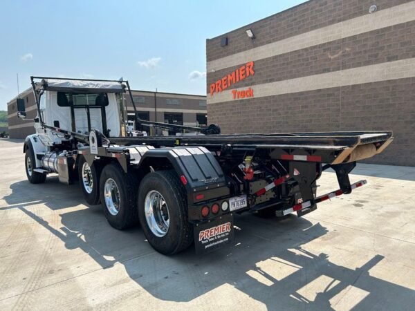 L6551 - 2024 INTERNATIONAL HX620 ROLL OFF TRUCK - Image 3