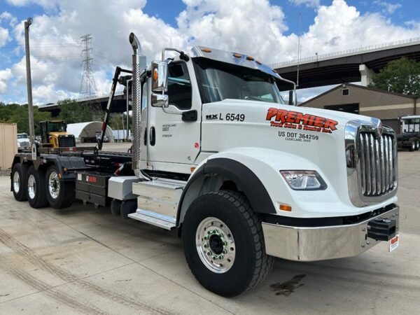 L6549 - 2024 INTERNATIONAL HX620 ROLL OFF TRUCK - Image 9