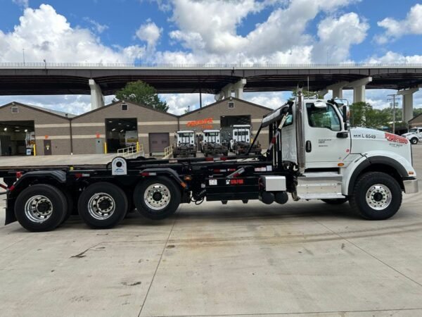 L6549 - 2024 INTERNATIONAL HX620 ROLL OFF TRUCK - Image 10