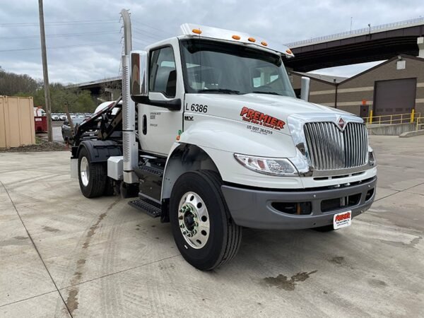 L6386 - 2024 INTERNATIONAL HV607 CONTAINER DELIVERY TRUCK - Image 5