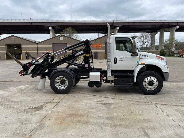 L6386 - 2024 INTERNATIONAL HV607 CONTAINER DELIVERY TRUCK - Image 4