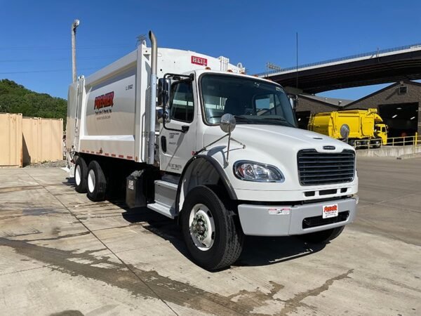 L5502 - 2023 FREIGHTLINER M2 106 REAR LOADER - Image 7